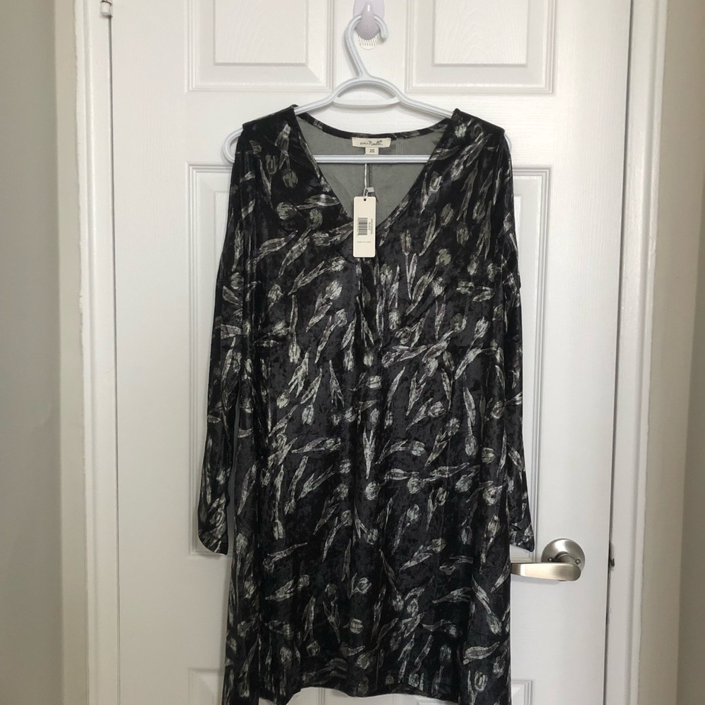 ✨Simply Noelle NWT, beautiful A-line flowing dress. Size S/M 8-10.
